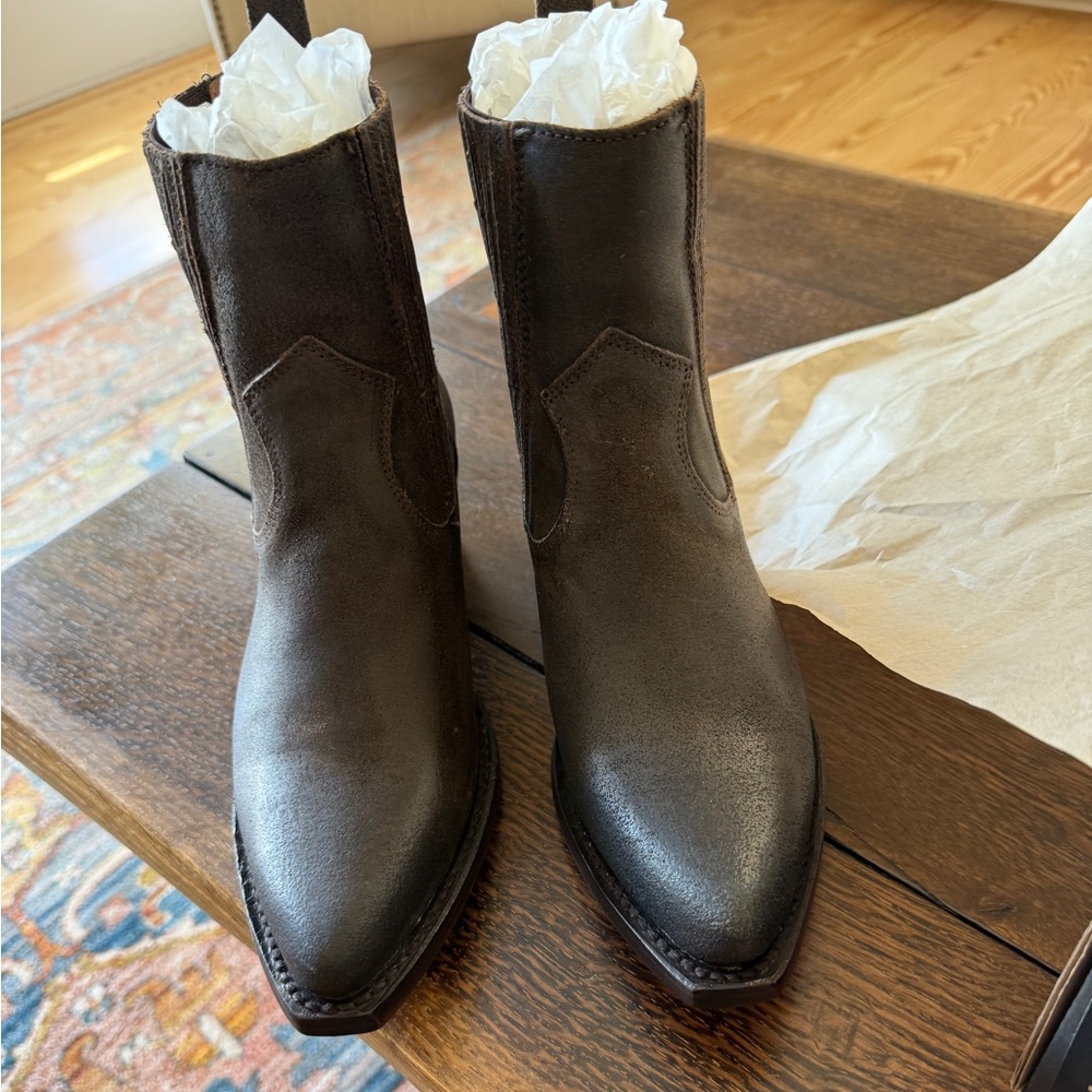 Frye chocolate Sacha Chelsea Boots 7
